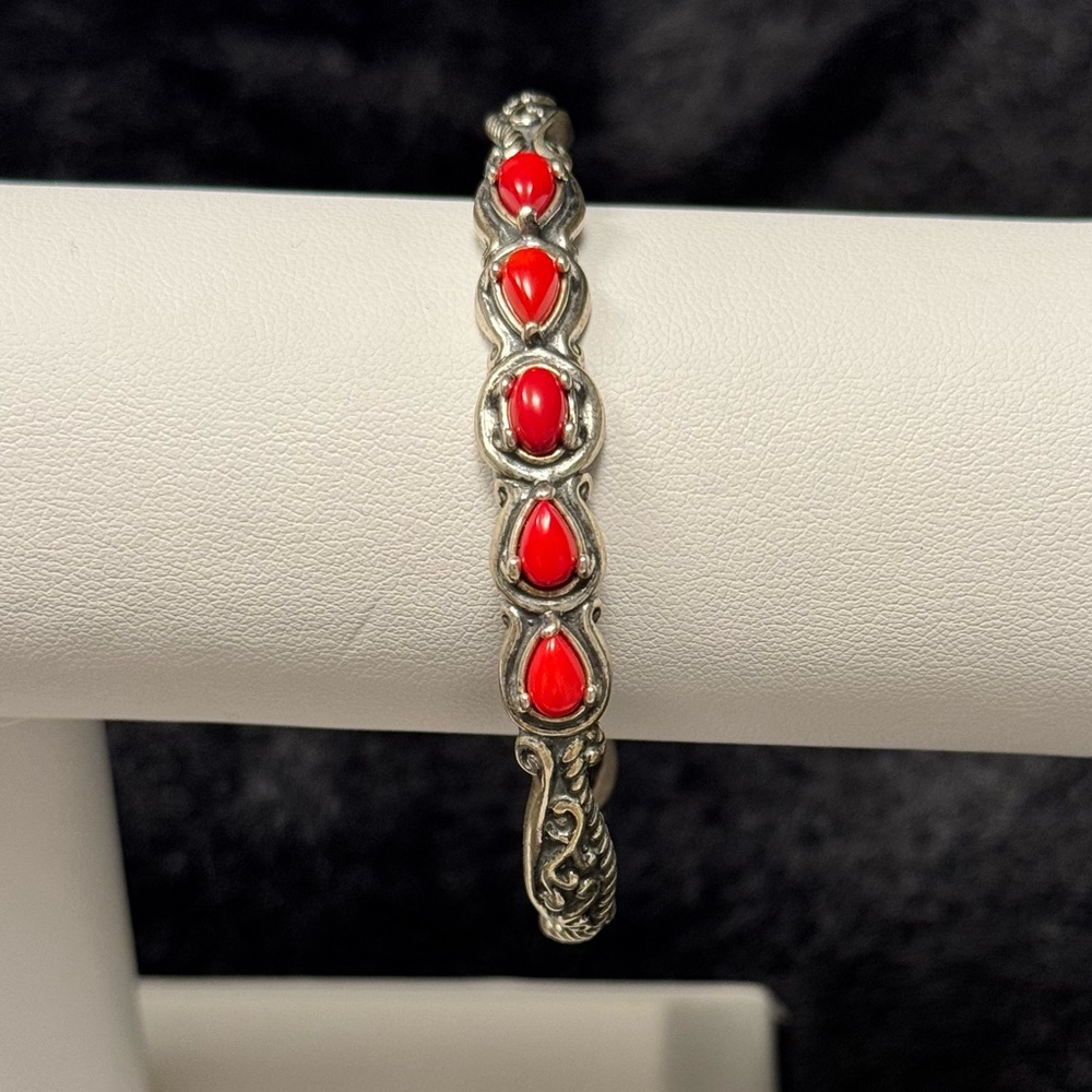 Carolyn Pollack “Simply Fabulous” Sterling & Red Coral oval bangle — Average fit